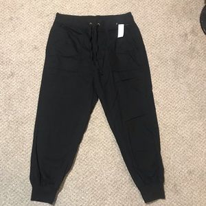 Gap linen joggers with pockets.